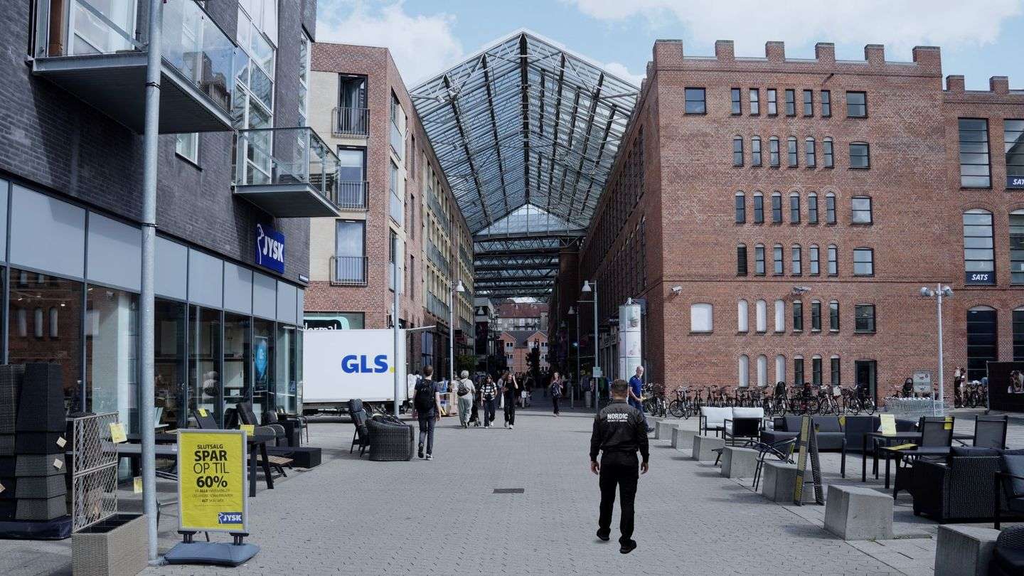 Vagt fra Nordic Security på en plads i Storkøbenhavn